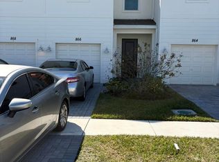 866 SE Grovebush Ln, Pt Saint Lucie, FL 34984