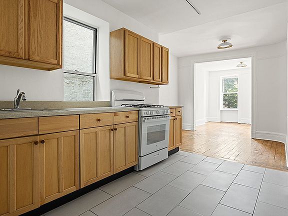 3rd image of 632 E 14th St APT 15