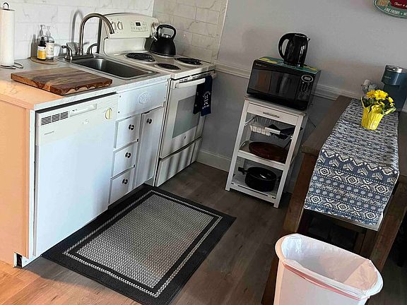 4th image of 375 Endicott St N #103