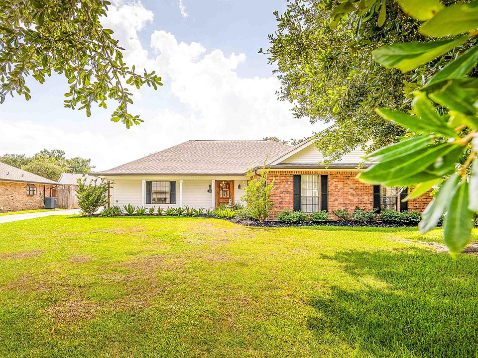 1st image of 412 Lake Crescent Cir