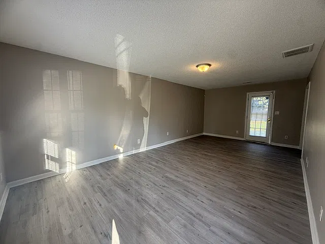 3 bed, 2.5 bath, 1700 sqft, $1,750 — Photo 2