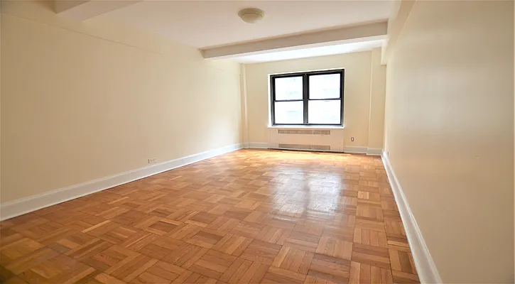 Rented by Manhattan Realty Group | media 18