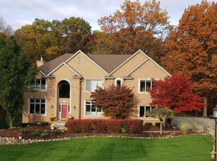 1763 Hilltop Dr, Milford, MI 48380