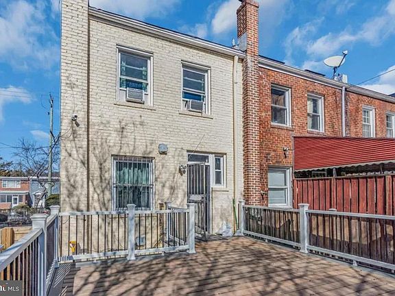 4th image of 4011 Blaine St NE