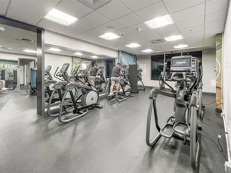 1750 N Bayshore Dr #2402 — Photo 26