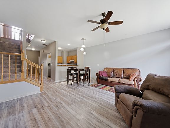 3rd image of 209 Oxford Ct
