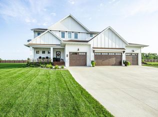 7701 Firefly Ln, Horace, ND 58047