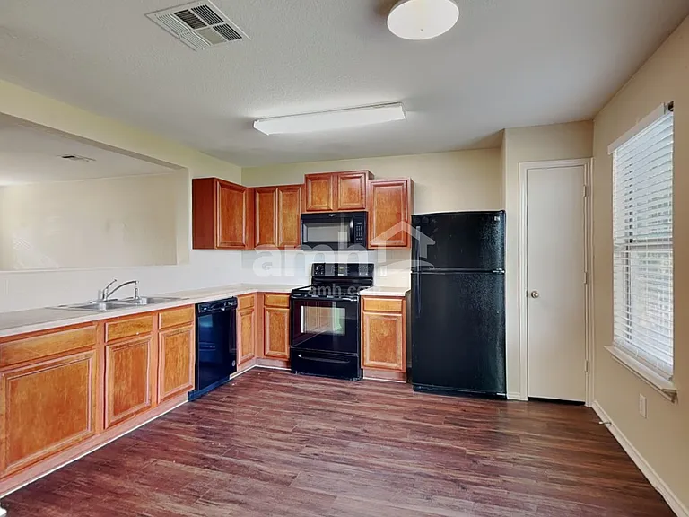 115 Karrie Dr — Photo 3