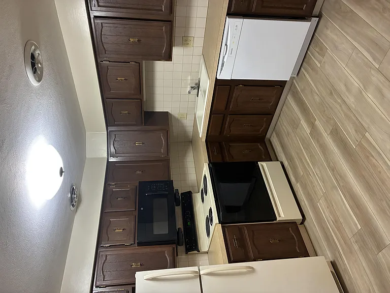 Carriage Hill Apartments — Photo 20
