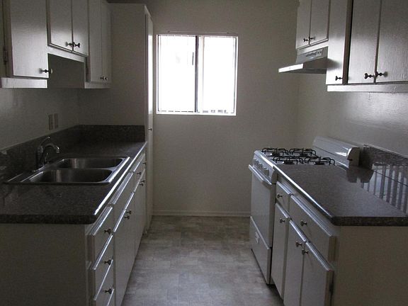 2nd image of 725 E Magnolia Blvd APT E