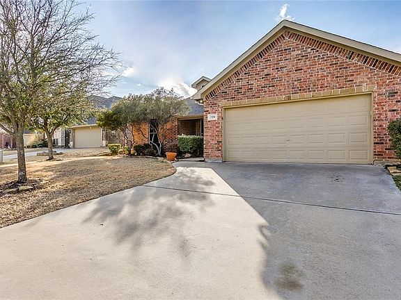 3rd image of 720 Stribling Dr