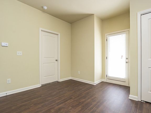 5th image of 534 Lobdale Falls Dr