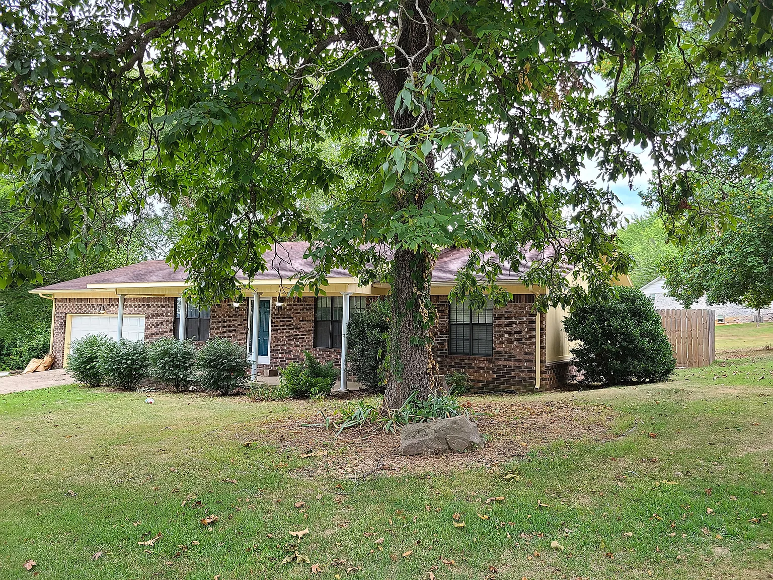 3 bed, 2036 sqft, $1,600 — Photo 1