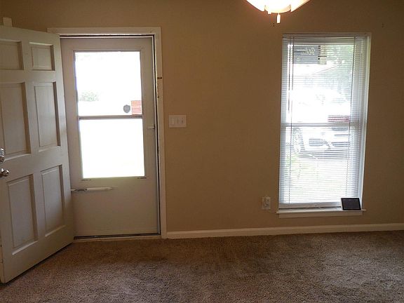 3rd image of 465 Corrydale Dr