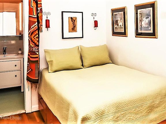 3rd image of 347 W 44th St APT 3FE