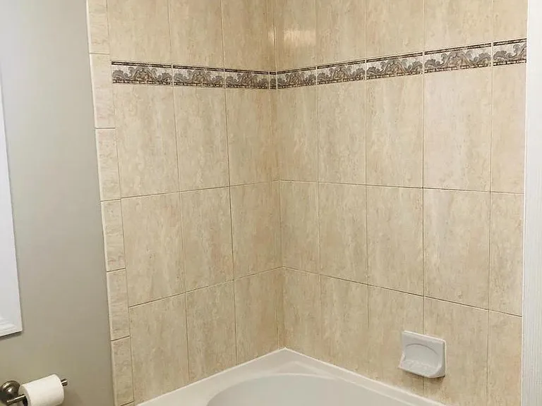 914 Barnaby St SE #103 — Photo 5