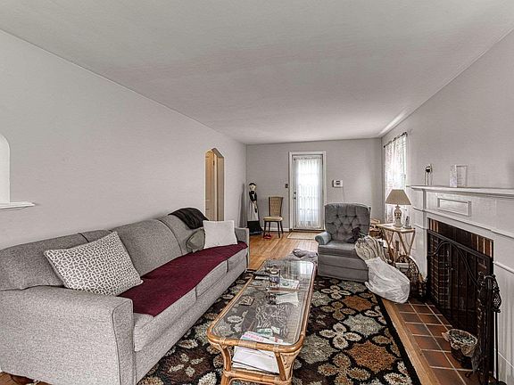 3rd image of 714 Saint Joseph Ln