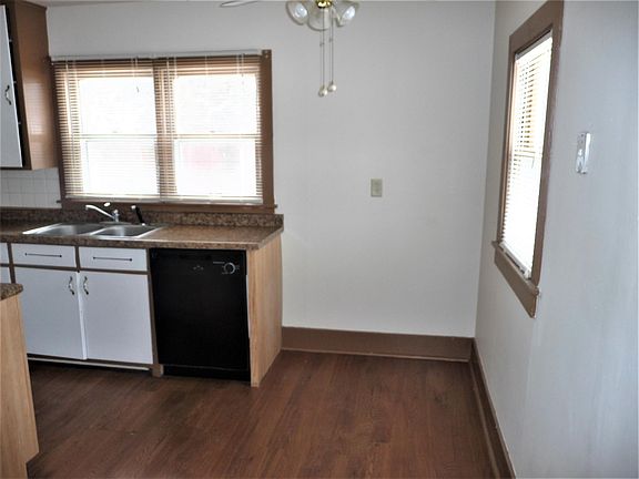 Eat-in Kitchen with Dishwasher