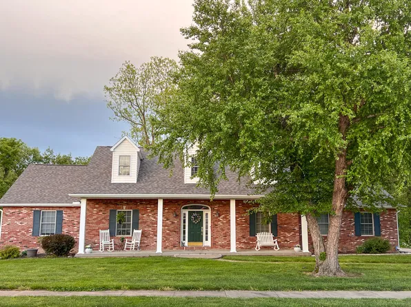 1008 Oregon Trl, Boonville, MO 65233