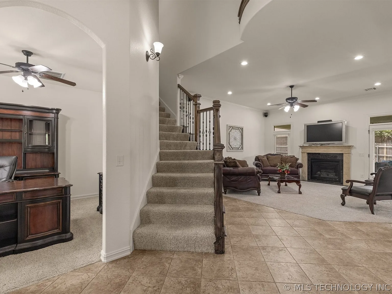 3 bed, 2.5 bath, 2942 sqft, $5,900 — Photo 4