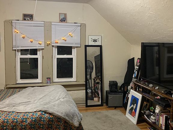 3rd image of 2386 Indianola Ave #1/2