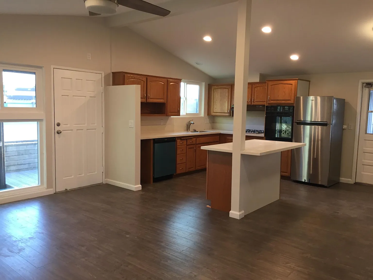 3 bed, 1008 sqft, $3,700 — Photo 4
