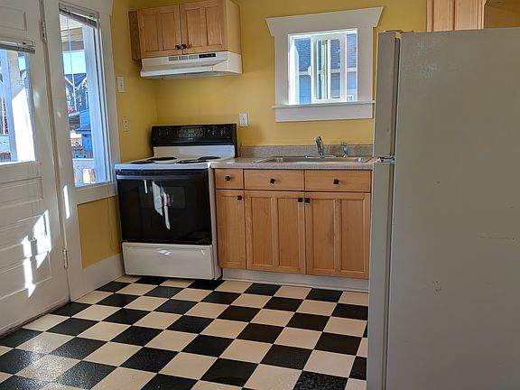 4th image of 821 NW 85th St
