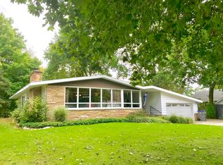 913 Ivanhoe St, Sturgis, MI 49091