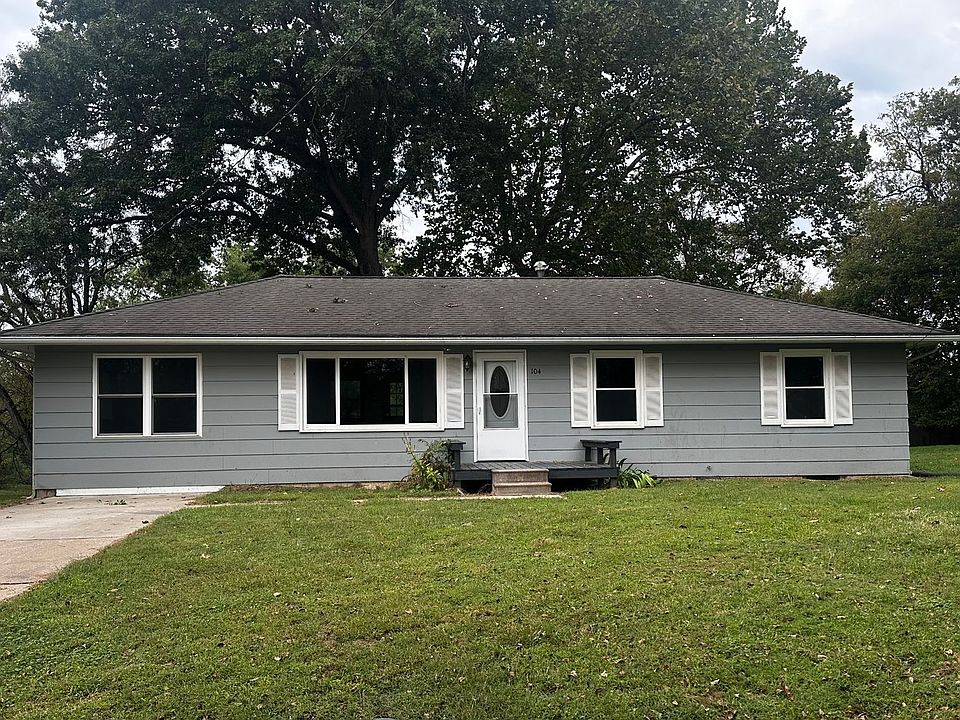1st image of 104 Leonard Ave