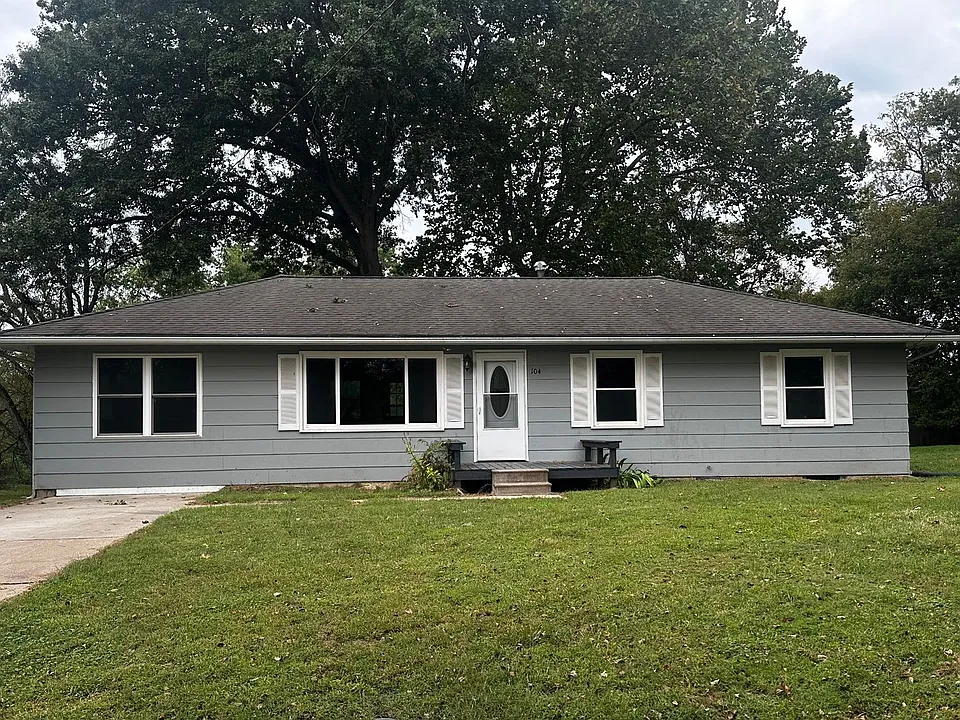 104 Leonard Ave