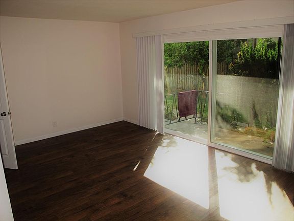 5th image of 3561 Brenton Ave APT A
