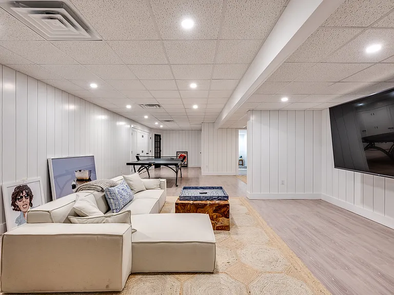 52 Quogue St #2 — Photo 18