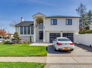 684 Calfax Pl, Valley Stream, NY 11581