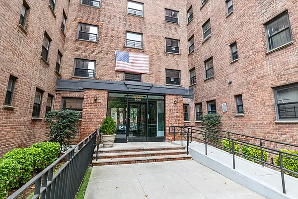 Sold by Compass | media 20