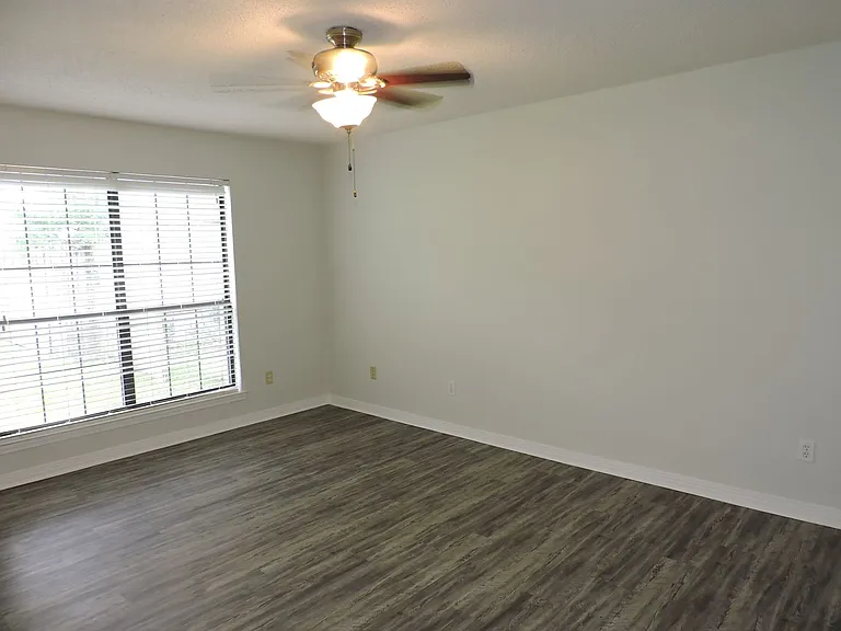 2780 Honeywood Dr — Photo 12