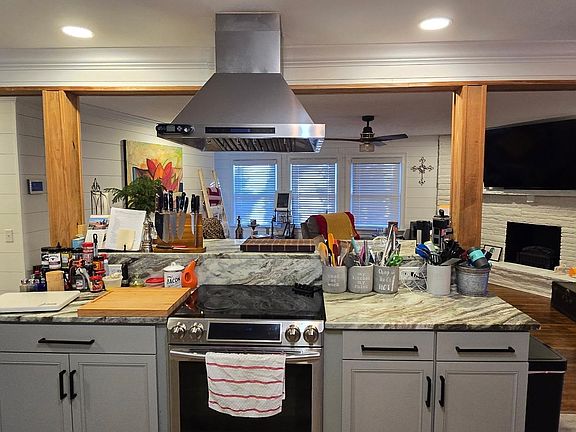 5th image of 657 4th St NW