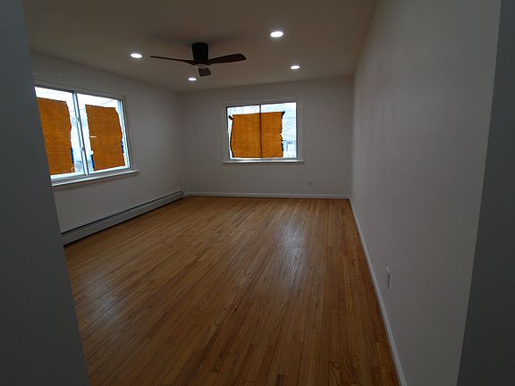 3rd image of 13 Mervin St Floor 1