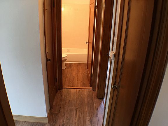 4th image of 718 Loekes Dr