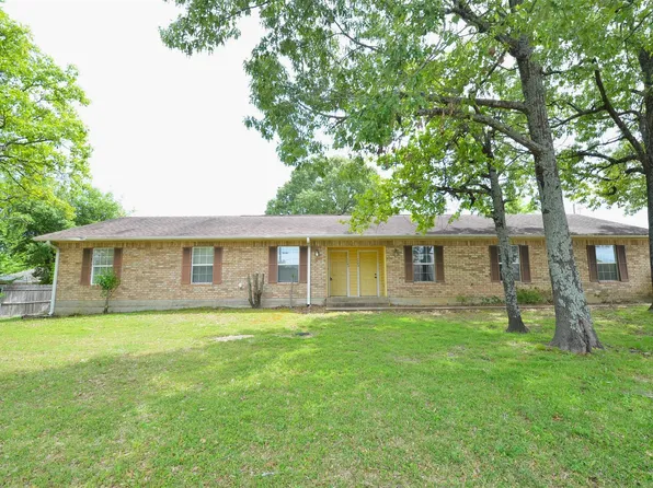 1105 W College St, Canton, TX 75103