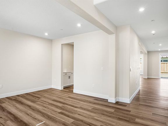 4th image of 445 Vanderbilt Drive