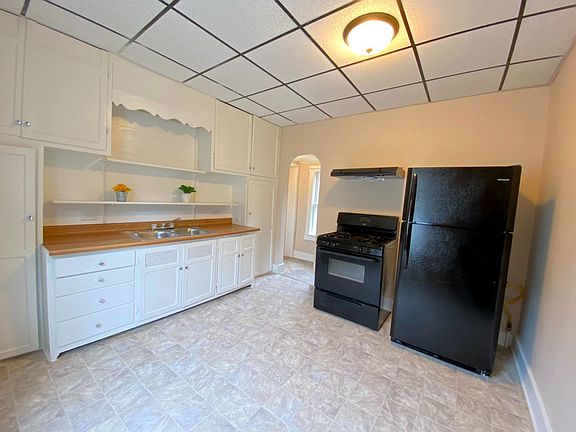 3rd image of 2118 W Callender Ave