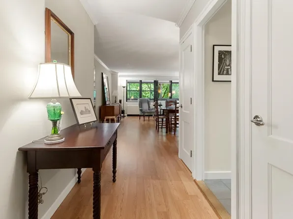 2 Hawthorne Pl APT 5M, Boston, MA 02114
