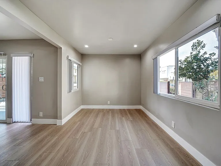 2040 S Sherbourne Dr — Photo 9