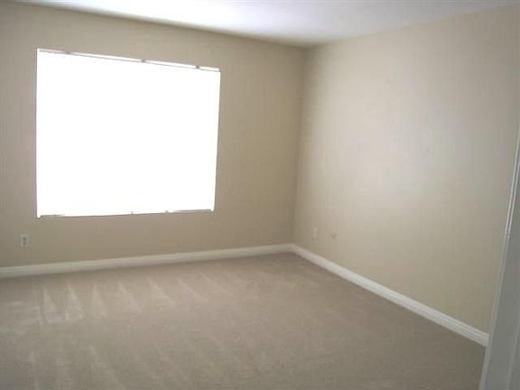 5th image of 1549 Peacock Blvd