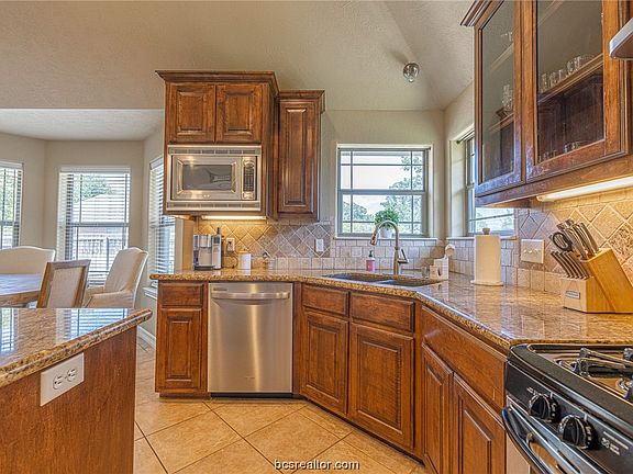 5th image of 3805 Bridle Ct