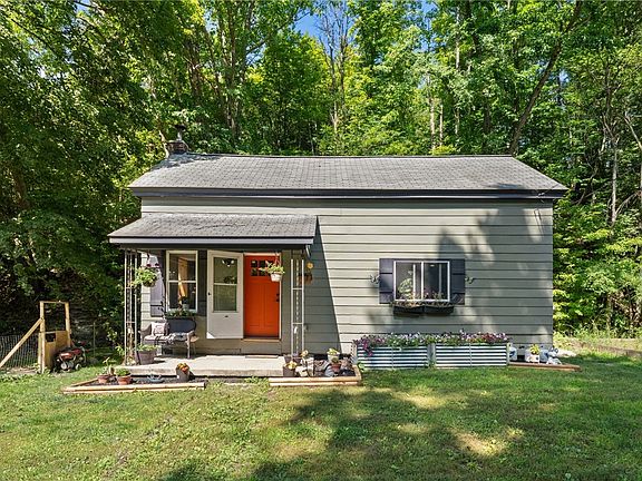 2nd image of 46 Rock St