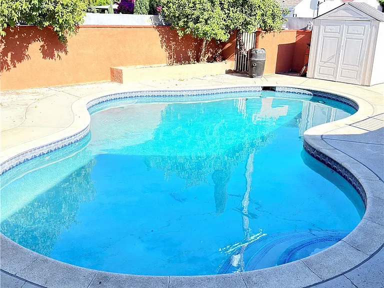 8018 Radford Ave — Photo 10