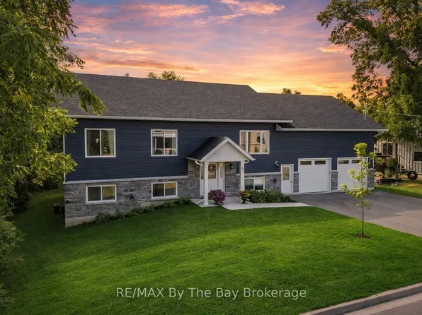 146 Mary St, Clearview, ON L0M 1G0