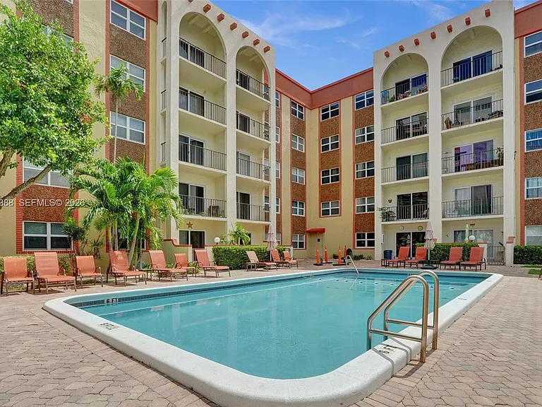 400 N Riverside Dr #214 — Photo 29