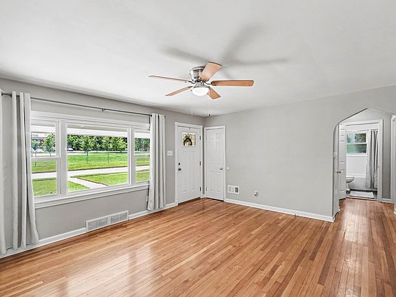 4th image of 483 Springhill Dr
